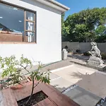 Apartment In Milnerton Close To Woodbridge Island