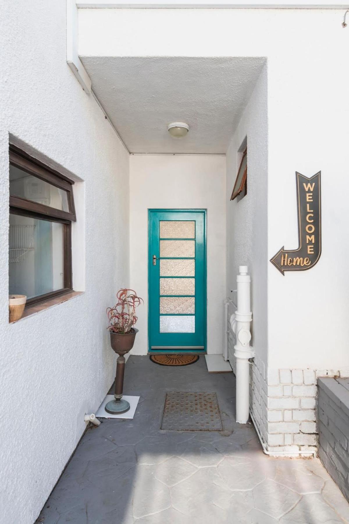 Apartment In Milnerton Close To Woodbridge Island