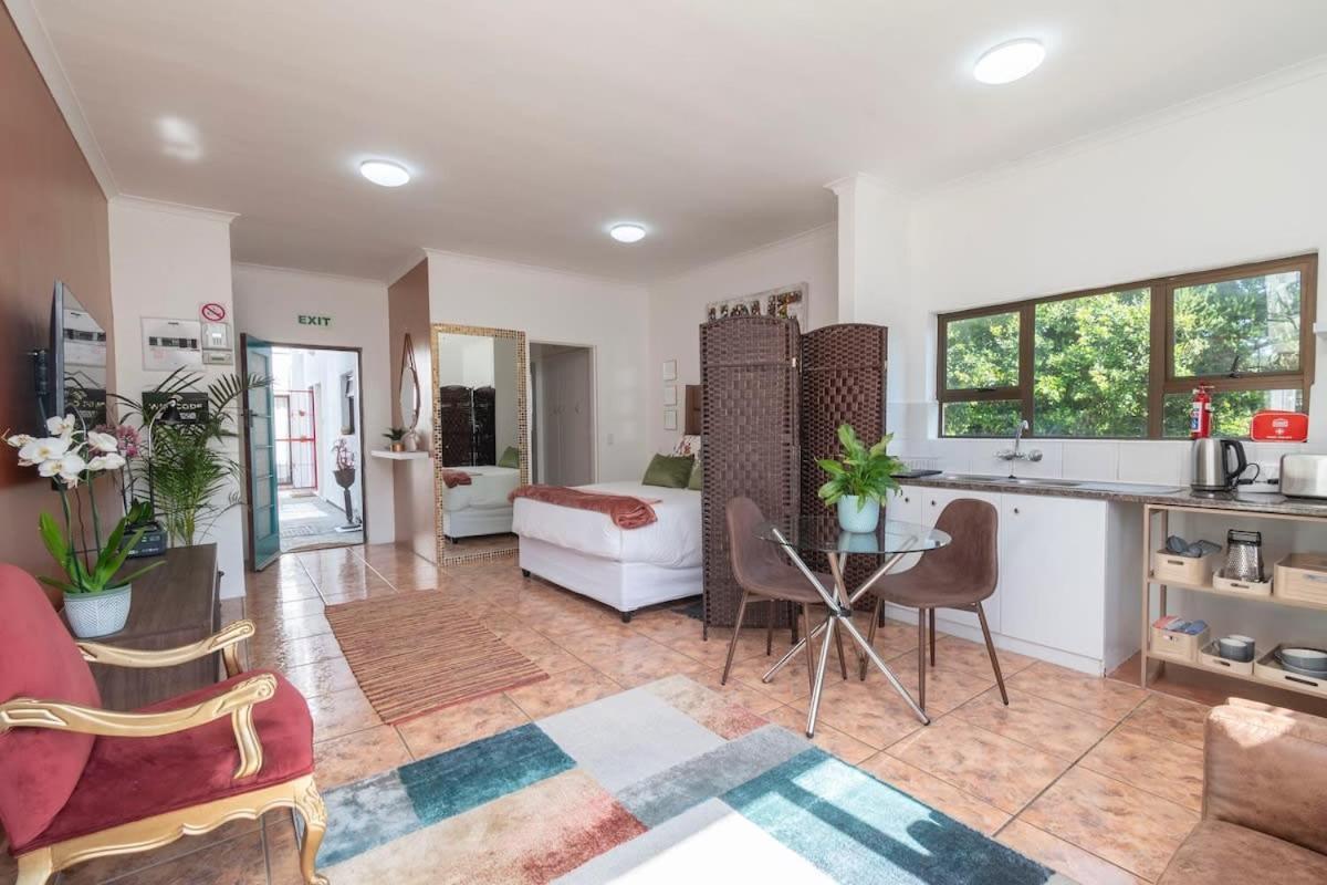 Apartment In Milnerton Close To Woodbridge Island *