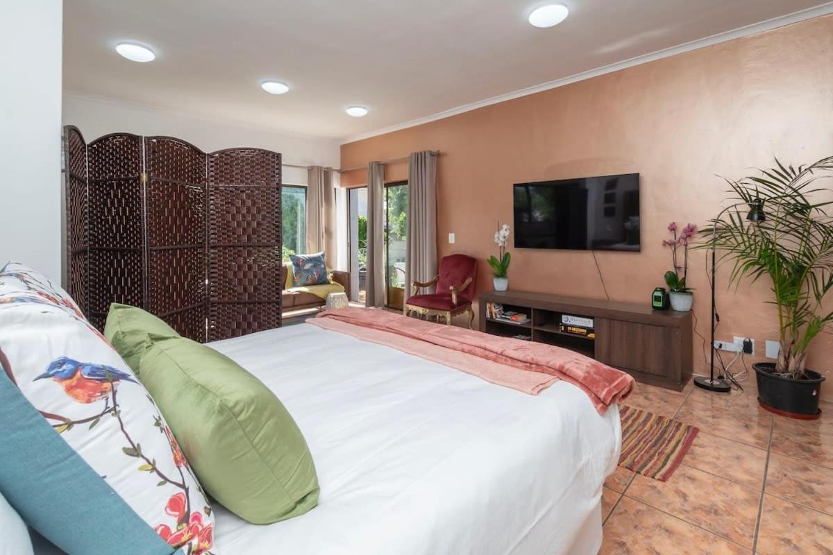 Apartment In Milnerton Close To Woodbridge Island